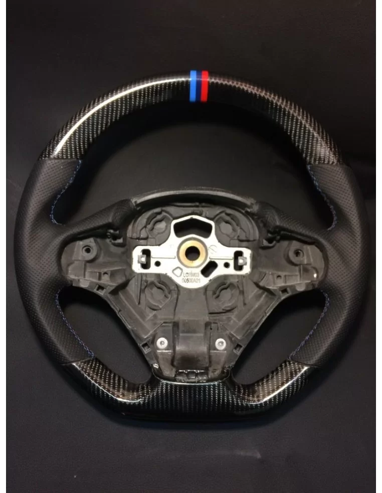  - Volant - BMW F30 F31 F15 F16 Volant en cuir carbone - 1 - Achetez votre volant BMW F30 F31 F15 F16 en cuir carbone chez Tunev