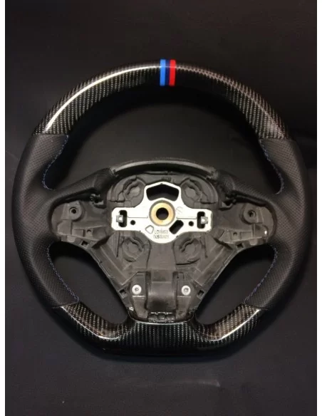  - Volant - BMW F30 F31 F15 F16 Volant en cuir carbone - 1 - Achetez votre volant BMW F30 F31 F15 F16 en cuir carbone chez Tunev