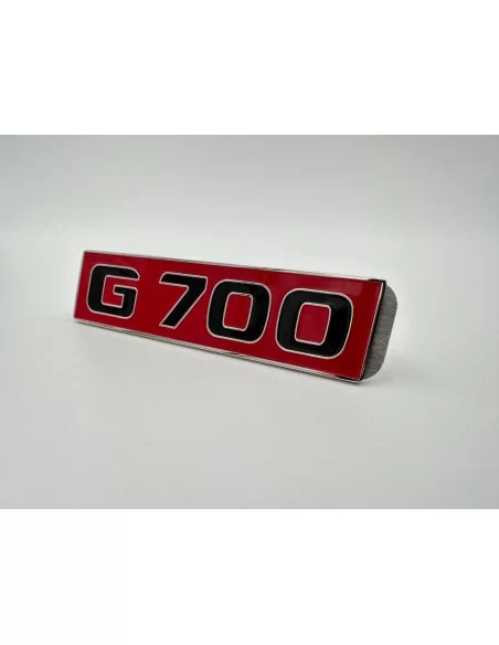  - logo & Emblems - Metaliczny czerwony emblemat G700 na przedni grill Mercedes-Benz G-Class W463 - 2 - Kup metaliczny czerwony 