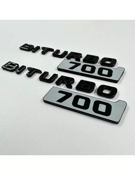  - logo & Emblems - Zestaw bocznych plakietek z logo Brabus 700 BITURBO w kolorze metalicznej szarości Mercedes W463A W464 G-Cla