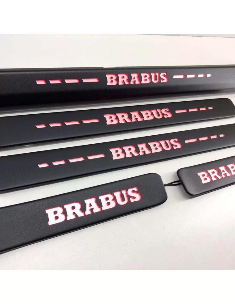  - Mercedes-Benz - Brabus 黑色车门踏板，红色 LED 发光，5 件装，适用于梅赛德斯-奔驰 W463A W464 G 级轿车 - 1 - Brabus 黑色车门踏板采用鲜艳的红色 LED 照明，为您的梅赛德斯-奔驰 W463A G