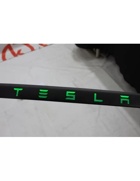  - Tesla - 带 LED 的碳纤维后行李箱饰板，用于特斯拉模式 S - 2 - 这款时尚的碳纤维后行李箱饰板配有 LED 照明，集优雅与功能性于一身，提升了特斯拉 Model S 的档次！❇️✖️