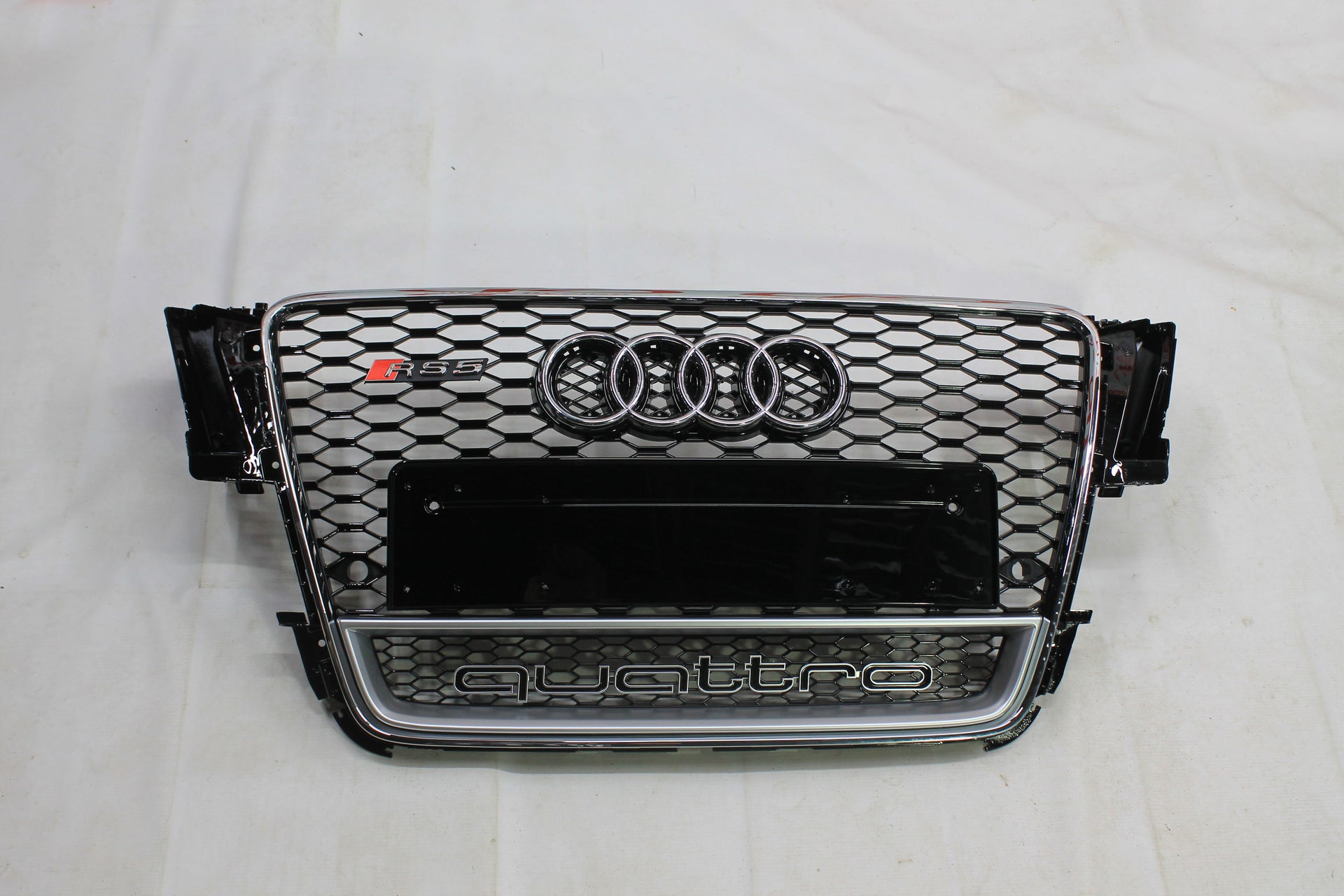 Für Audi A5 8T 2008-2011 Wabengrill Grill RS5 Chrome Quattro Optik