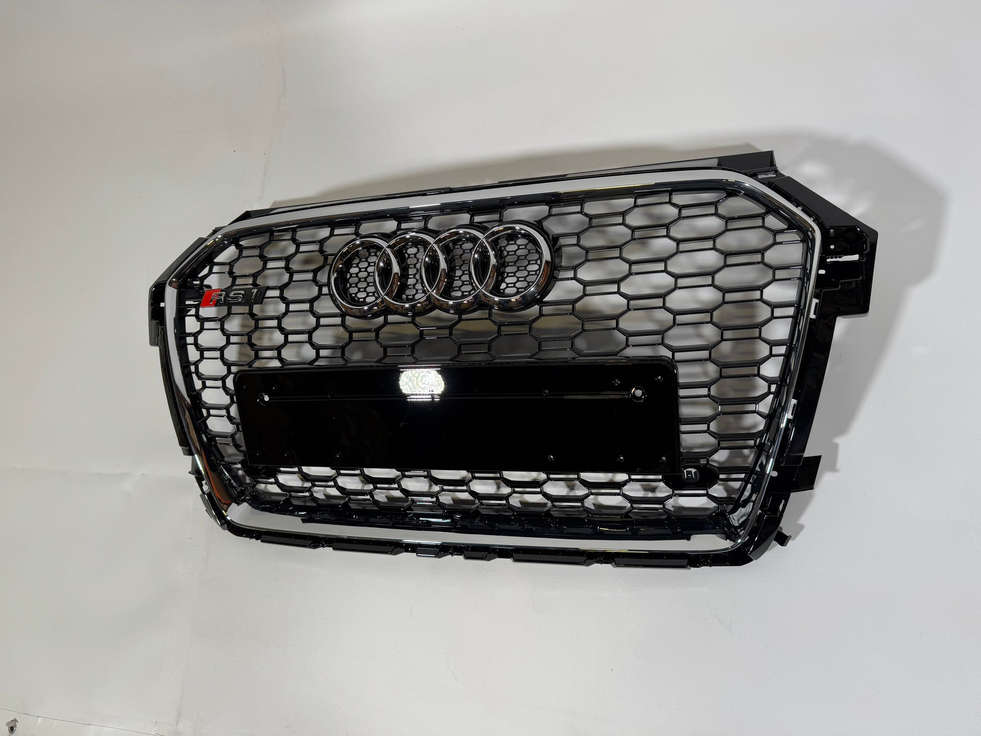 Für Audi A1 8X 2015-2018 Wabengrill Grill RS1 Chrome Style