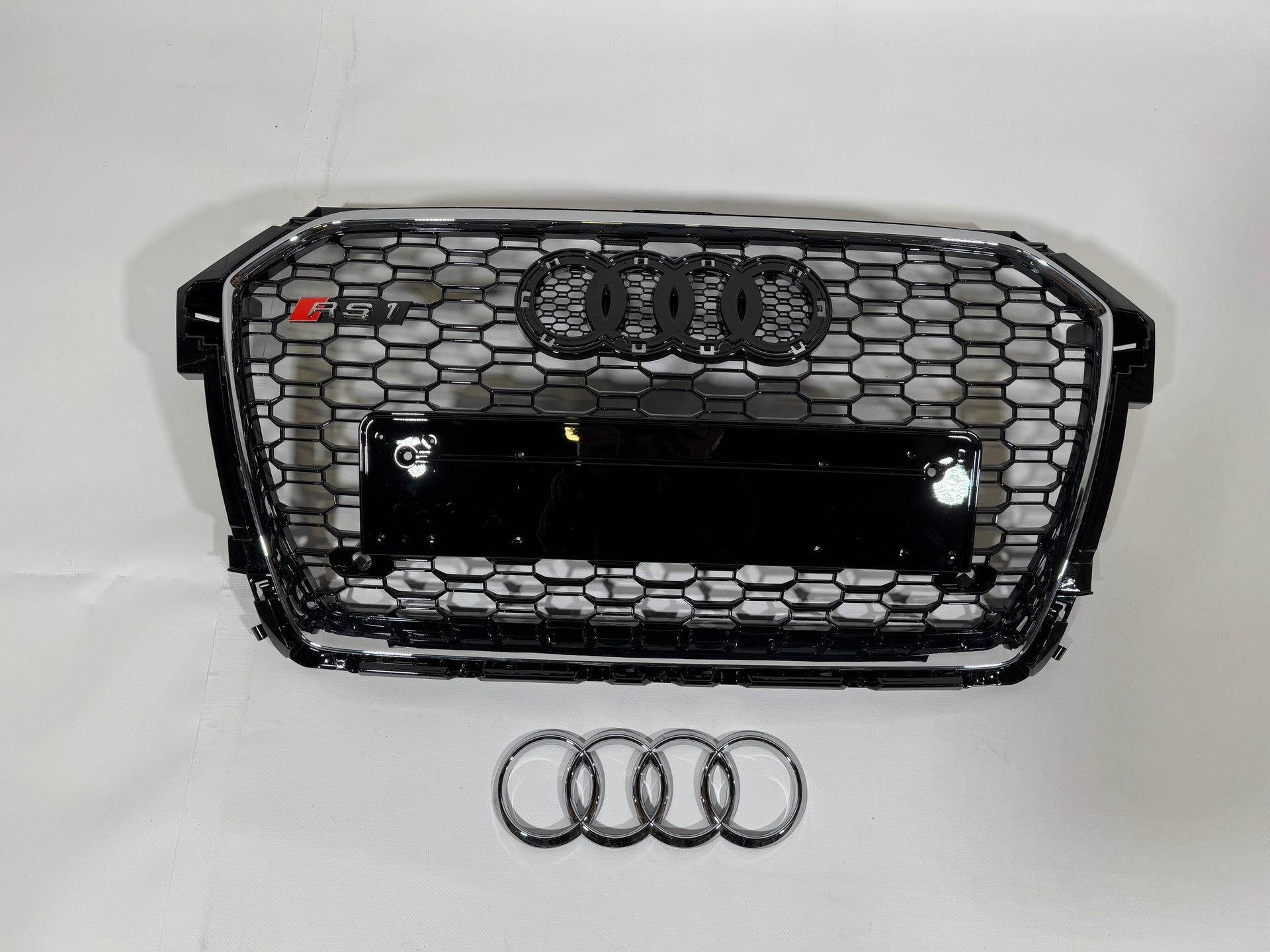 Für Audi A1 8X 2015-2018 Wabengrill Grill RS1 Chrome Style