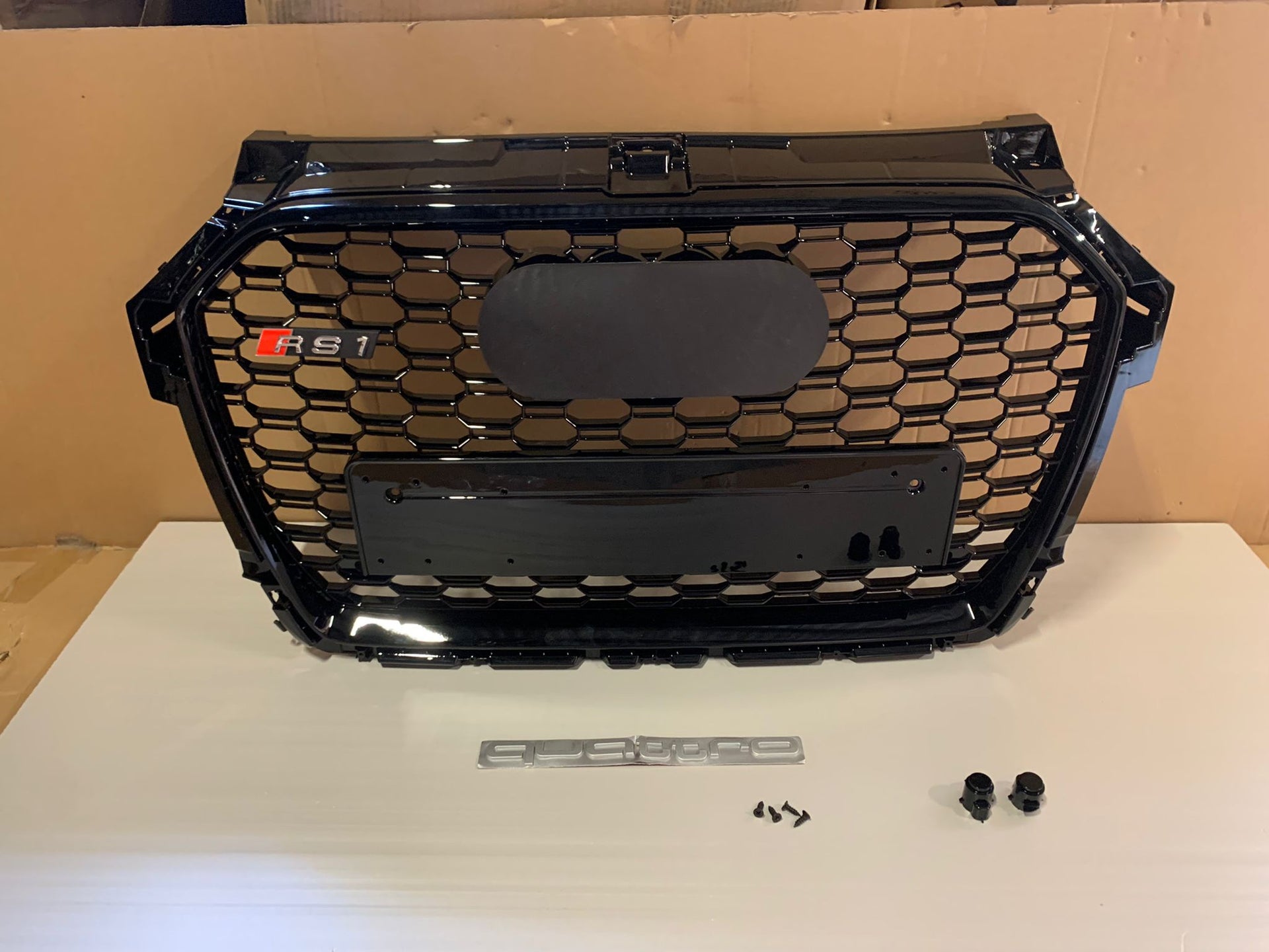 Für Audi A1 8X 2015-2018 Wabengrill Grill RS1 Black Style