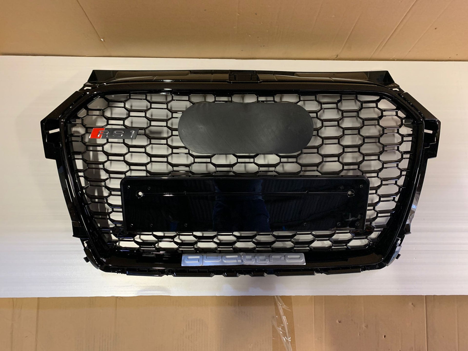 Für Audi A1 8X 2015-2018 Wabengrill Grill RS1 Black Style